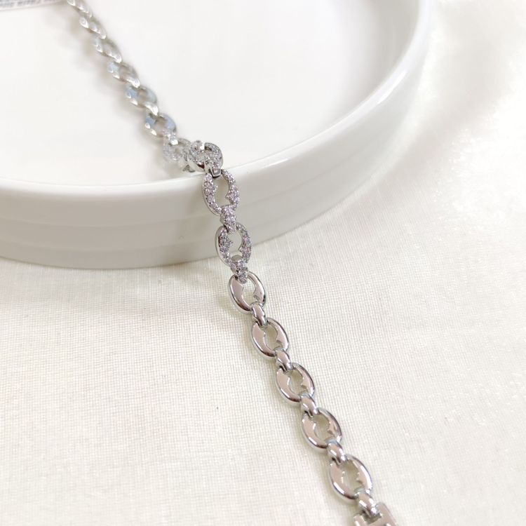 XUPING TAŞ DETAYLI OVAL BİLEKLİK BEYAZ 17+2 CM