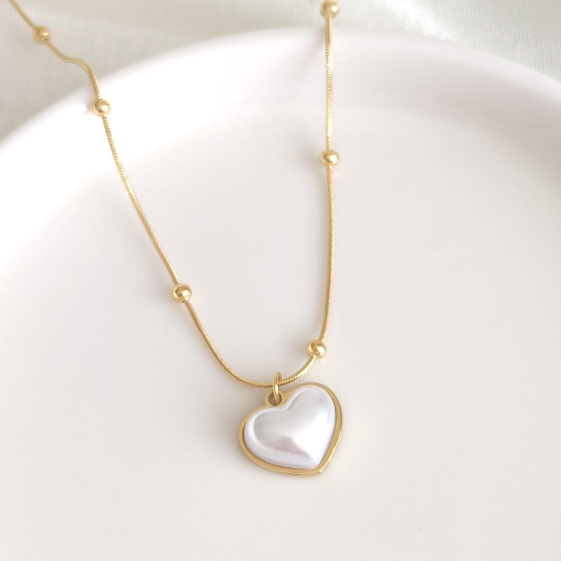 ÇELİK TOP ZİNCİRLİ BEYAZ KALP KOLYE ALTIN SARI - STD