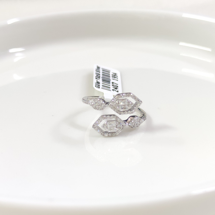 İTHAL ALTIGEN BAGET TAŞLI GÜMÜŞ YÜZÜK