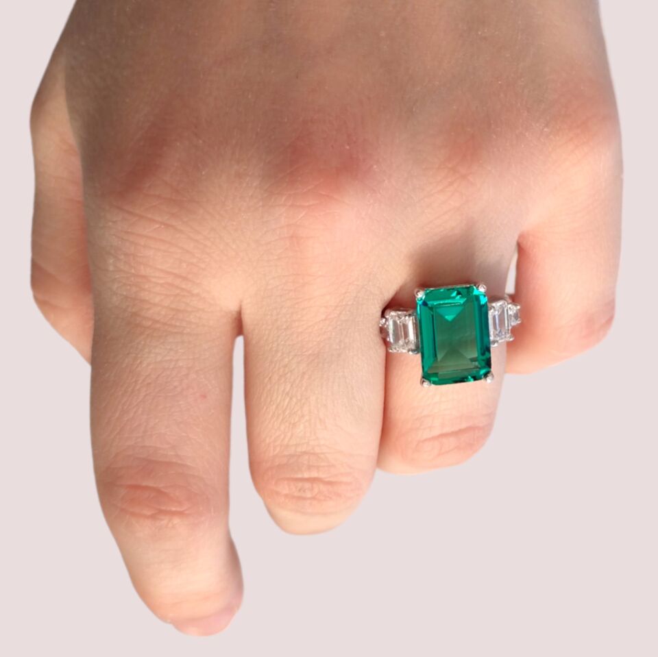 BÜYÜK YEŞİL BAGET GÜMÜŞ YÜZÜK RODYUM BEYAZ - 17