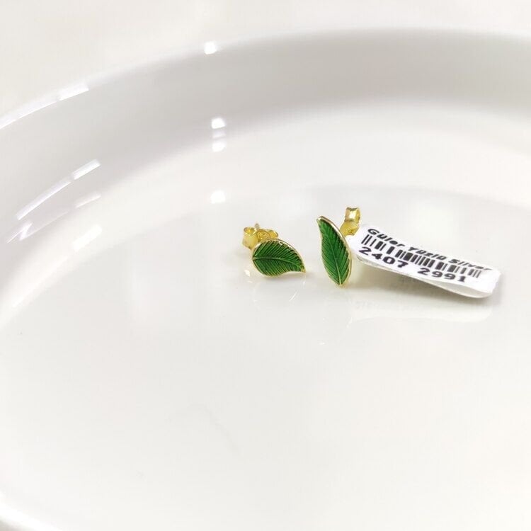 8 MM YEŞİL MİNELİ YAPRAK GÜMÜŞ ÇİVİ KÜPE