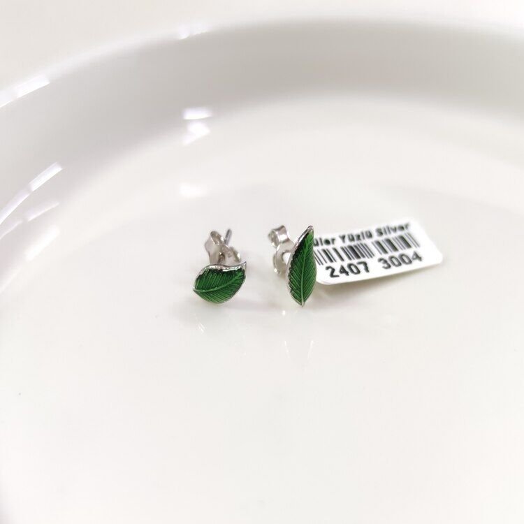 8 MM YEŞİL MİNELİ YAPRAK GÜMÜŞ ÇİVİ KÜPE
