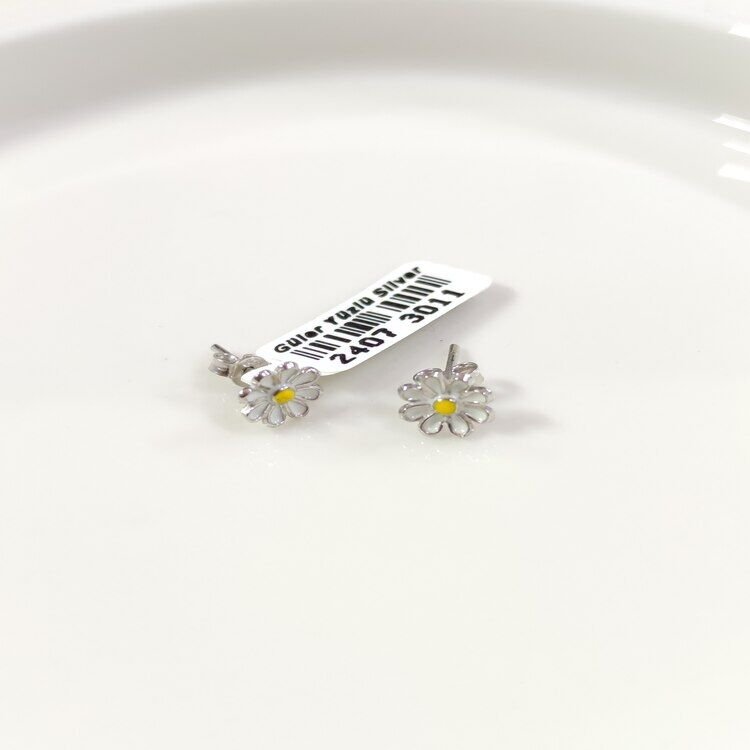 7 MM MİNELİ PAPATYA GÜMÜŞ ÇİVİ KÜPE