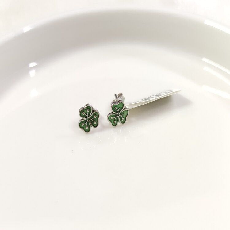 8 MM MİNELİ YONCA GÜMÜŞ ÇİVİ KÜPE