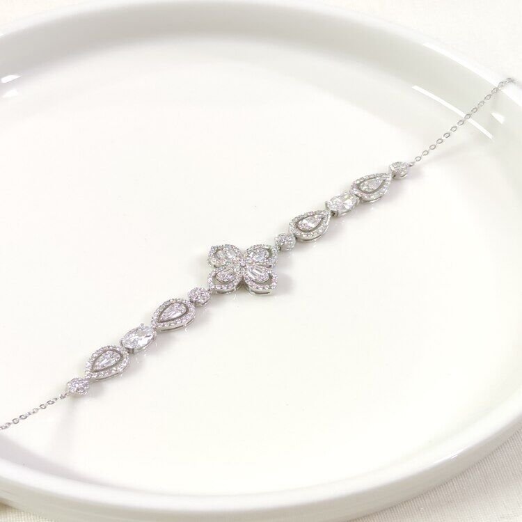 İTHAL YONCA DETAYLI TAŞLI GÜMÜŞ BİLEKLİK