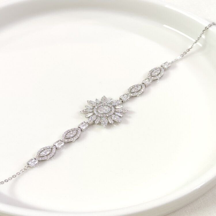 İTHAL GÜNEŞ DETAYLI TAŞLI GÜMÜŞ BİLEKLİK