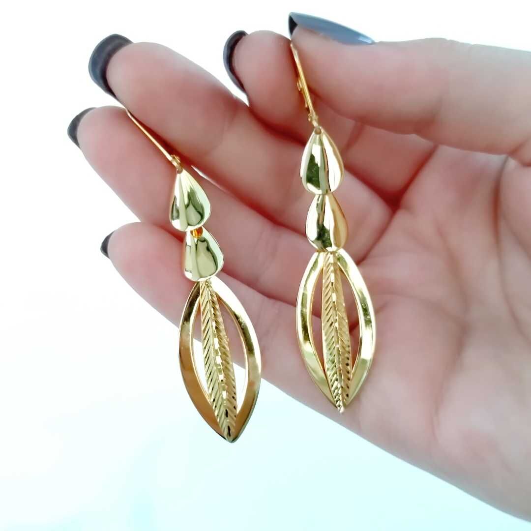 ALTIN MODELİ YAPRAK SALLANTILI GÜMÜŞ KÜPE