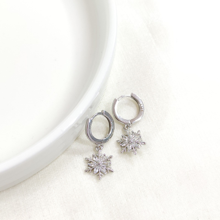 İTHAL KAR TANESİ GÜMÜŞ 12 MM HALKA KÜPE