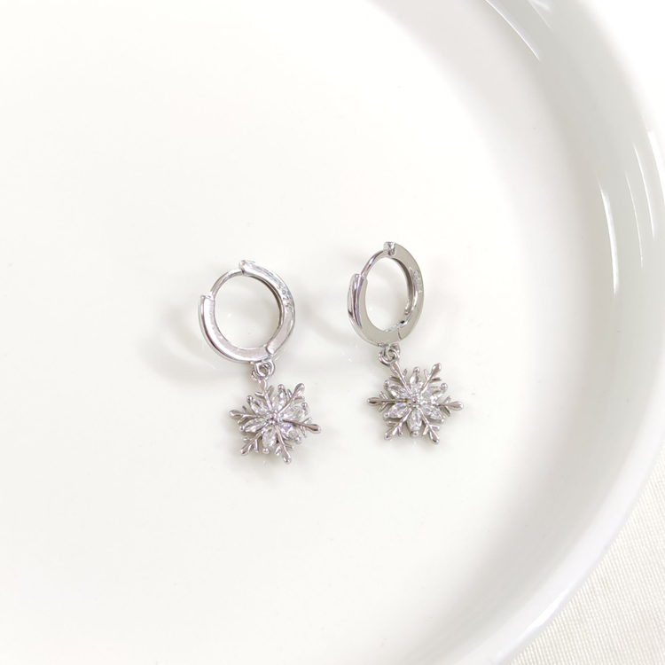 İTHAL KAR TANESİ GÜMÜŞ 12 MM HALKA KÜPE