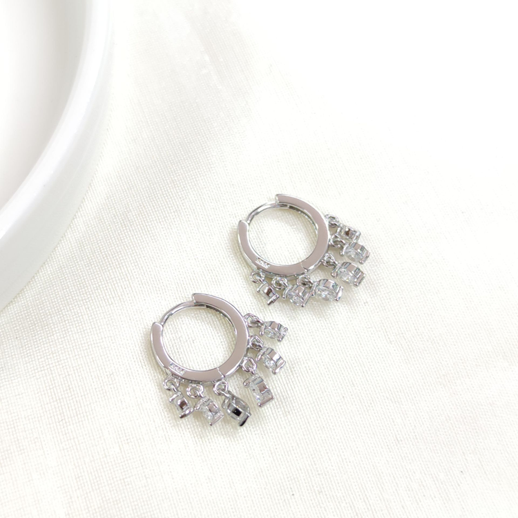 İTHAL SALLANTILI TAŞLI SHAK GÜMÜŞ 11 MM HALKA KÜPE