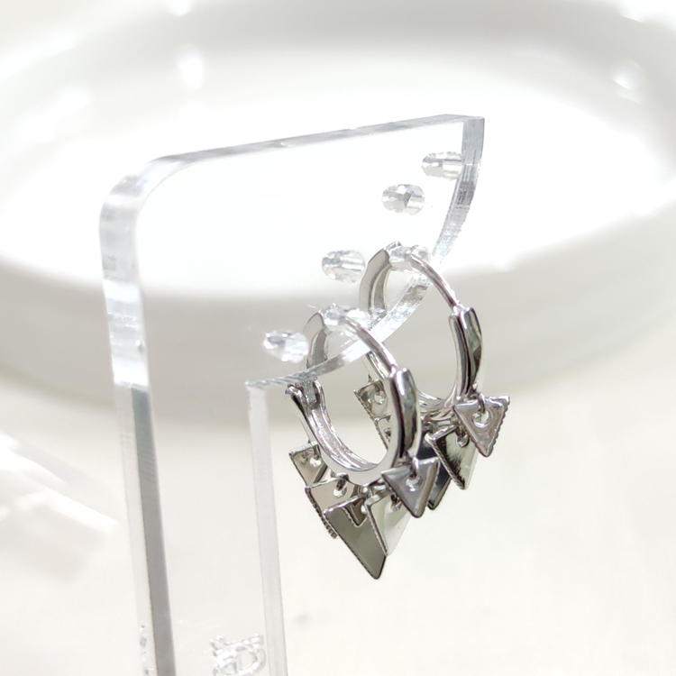 İTHAL SALLANTILI ÜÇGEN SHAK 12 MM GÜMÜŞ HALKA KÜPE