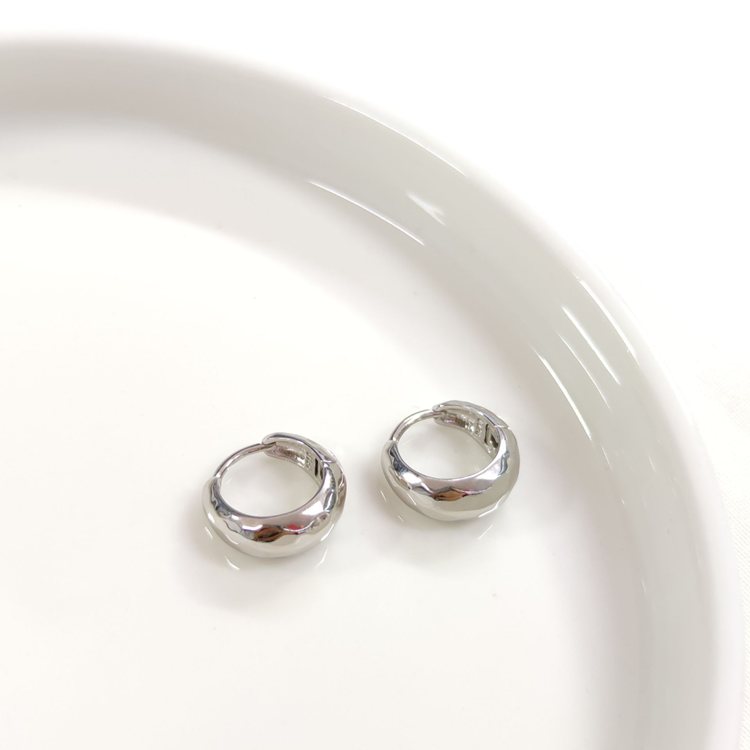 İTHAL DESENLİ BOMBELİ 10 MM GÜMÜŞ HALKA KÜPE