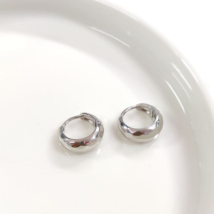 İTHAL DESENLİ BOMBELİ 10 MM GÜMÜŞ HALKA KÜPE