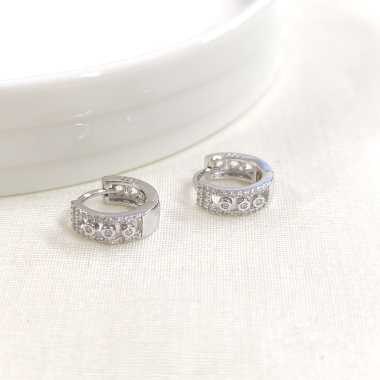 İTHAL ÜÇ TAŞ 10 MM GÜMÜŞ HALKA KÜPE