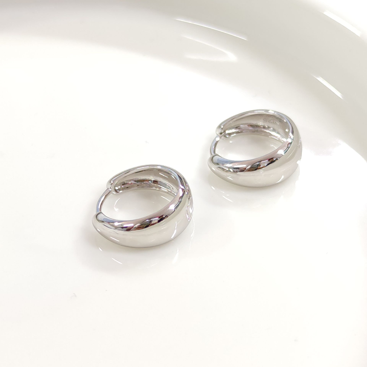 İTHAL BOMBELİ GÜMÜŞ 12 MM HALKA KÜPE