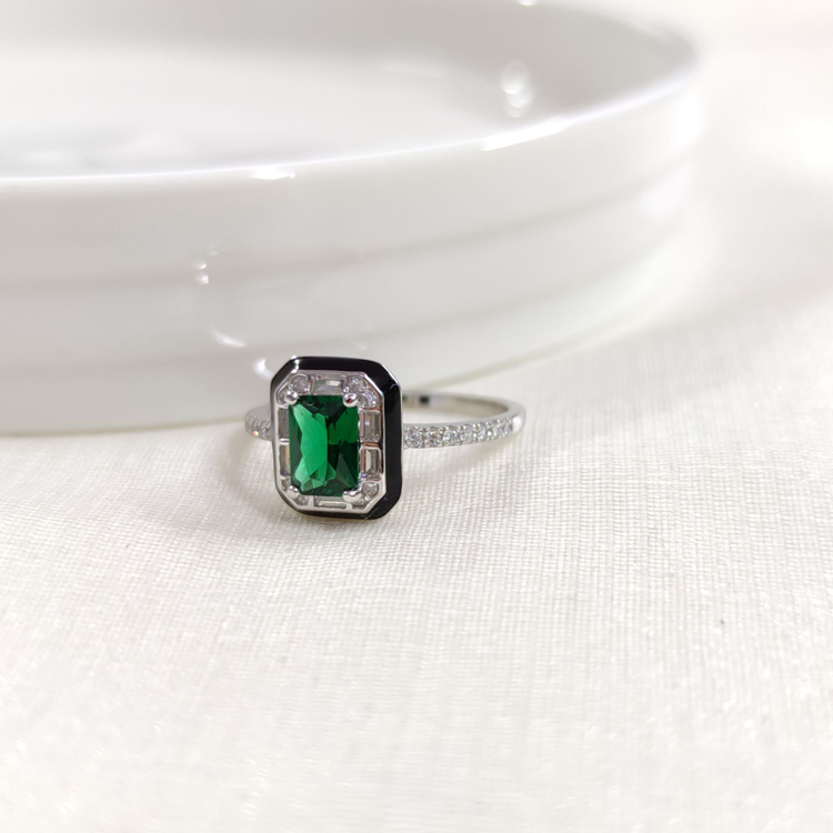 İTHAL SİYAH MİNELİ ZÜMRÜT ZİRKON BAGET GÜMÜŞ YÜZÜK