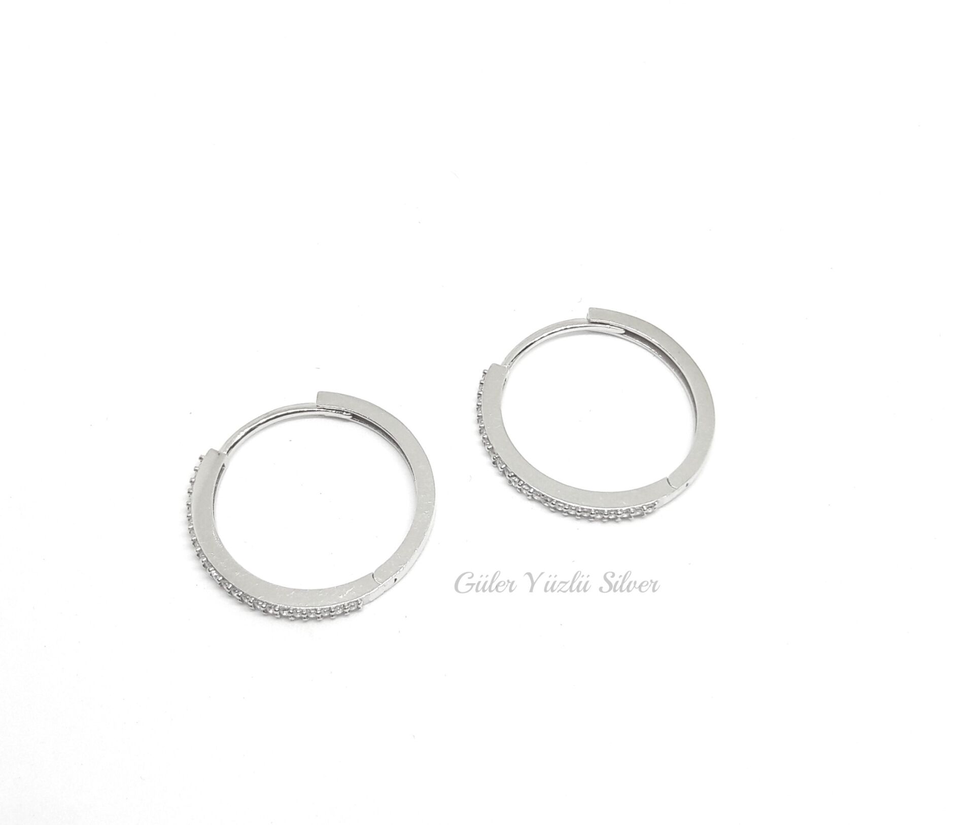 20 MM TAŞLI TEK SIRA HALKA GÜMÜŞ KÜPE RODYUM BEYAZ - STD