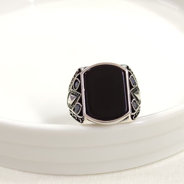 SİYAH TAŞLI GÜMÜŞ ERKEK YÜZÜK