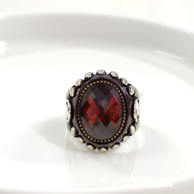 PENÇE KARTAL KIRMIZI TAŞLI GÜMÜŞ ERKEK YÜZÜK