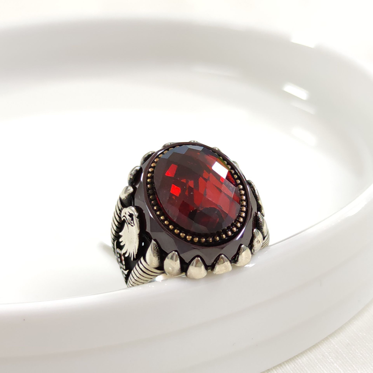 PENÇE KARTAL KIRMIZI TAŞLI GÜMÜŞ ERKEK YÜZÜK