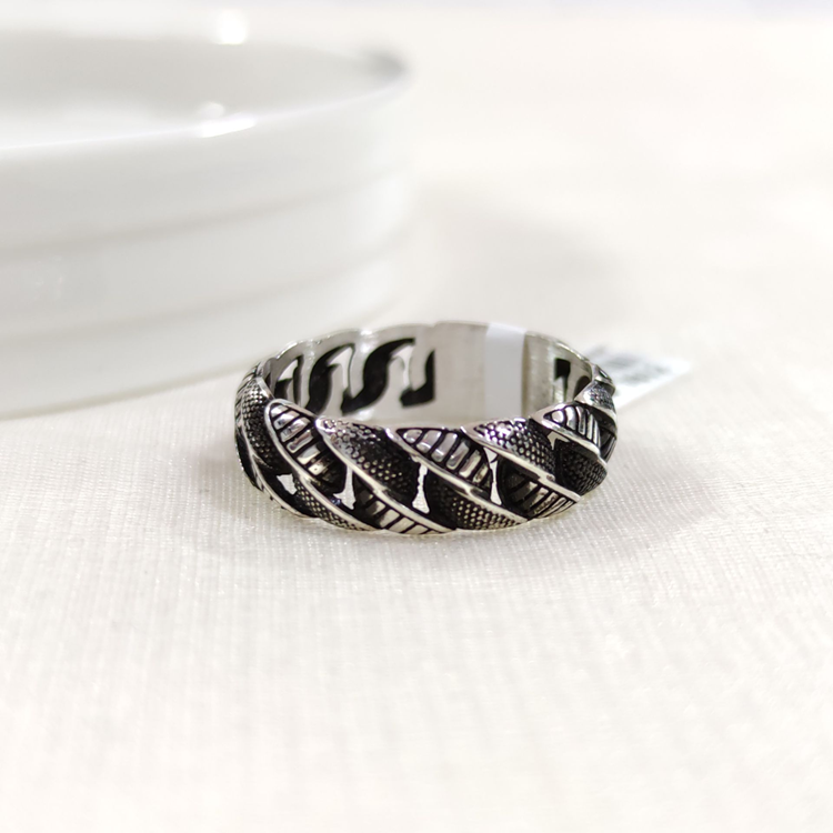 7 MM GÜMÜŞ BOMBELİ DESENLİ OKSİTLİ ALYANS YÜZÜK