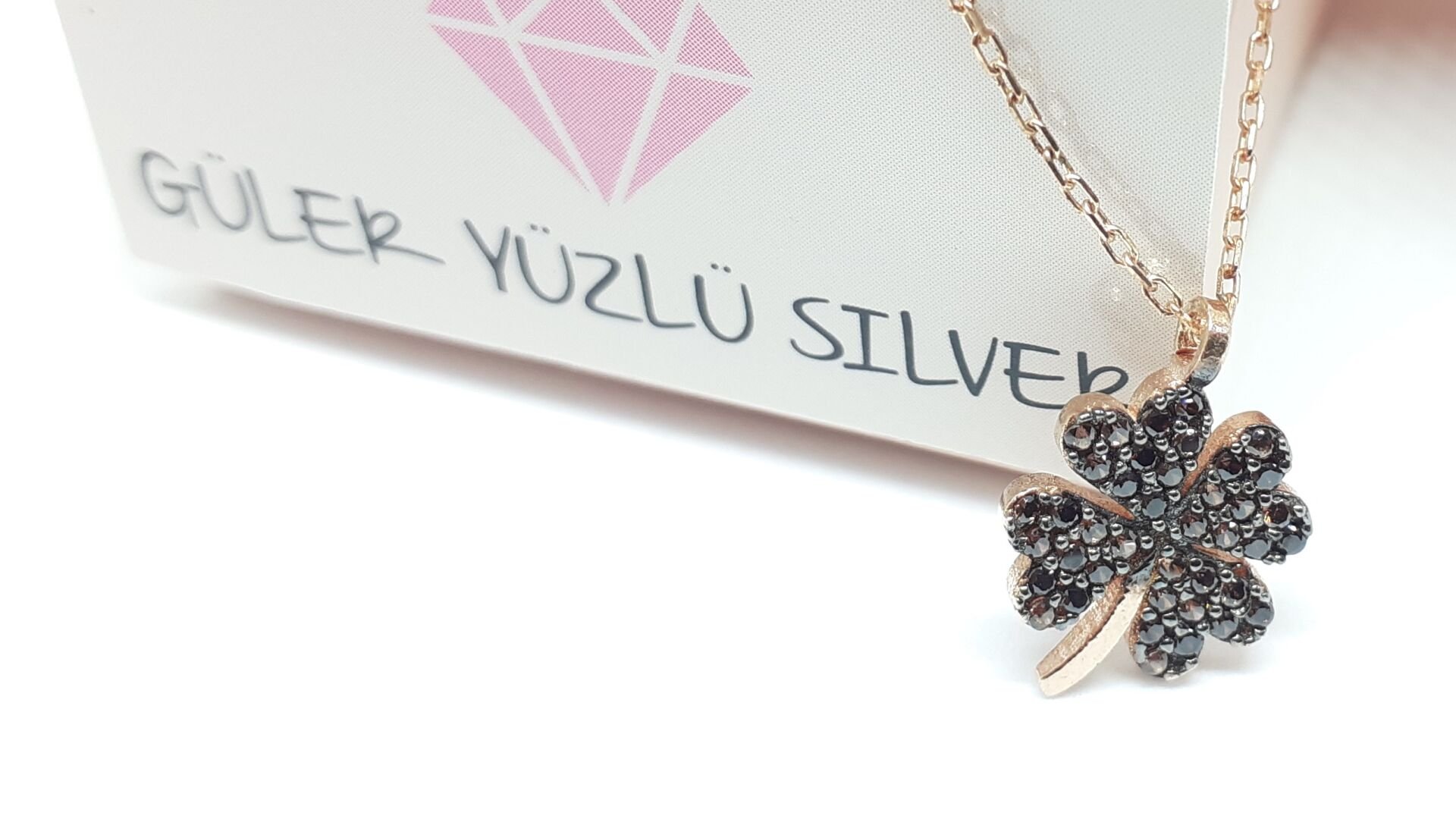 ÇİKOLATA TAŞLI MİNİ YONCA GÜMÜŞ KOLYE