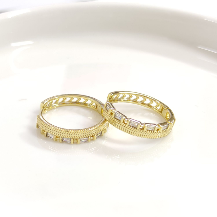 XUPING 19 MM BAGET DETAYLI HALKA KÜPE GOLD