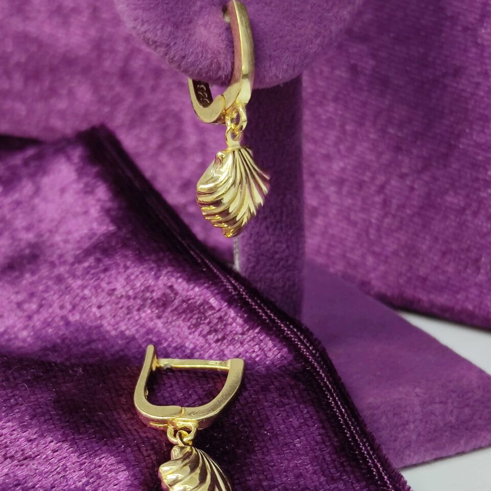 BOMBELİ MİDYE J HALKA GÜMÜŞ KÜPE ALTIN SARI - STD