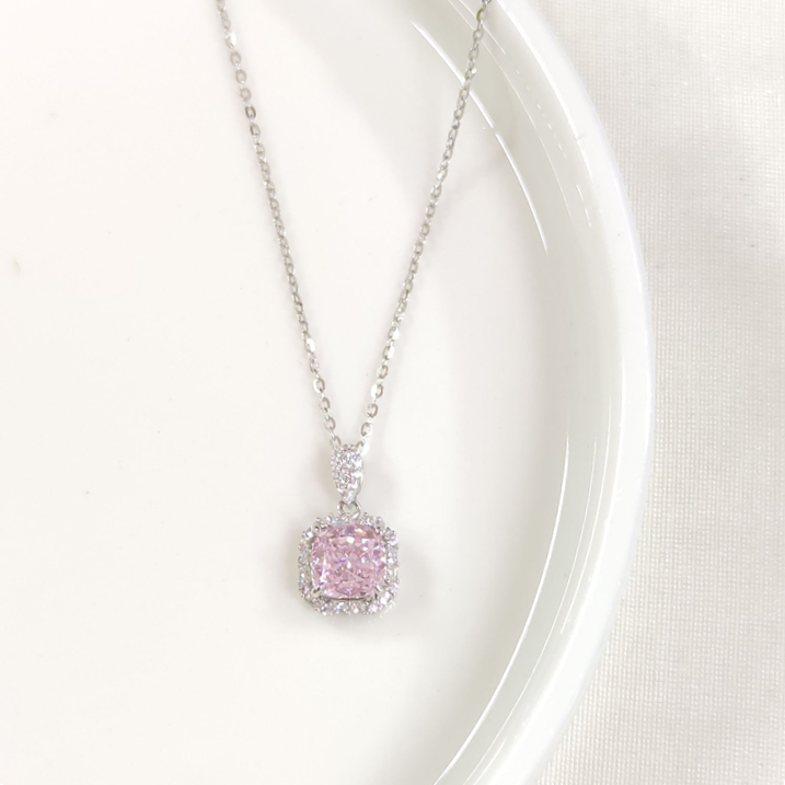 İTHAL PEMBE TAŞLI KARE GÜMÜŞ KOLYE