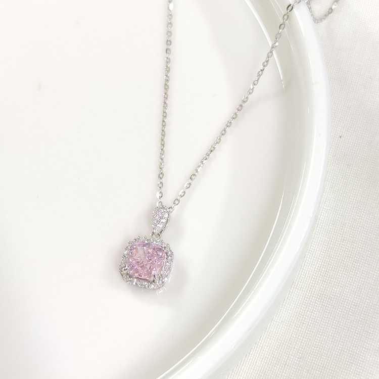 İTHAL PEMBE TAŞLI KARE GÜMÜŞ KOLYE