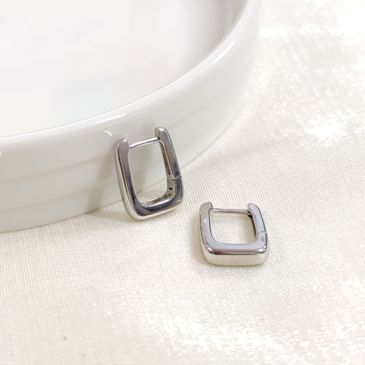 İTHAL DÖRTGEN GÜMÜŞ HALKA KÜPE