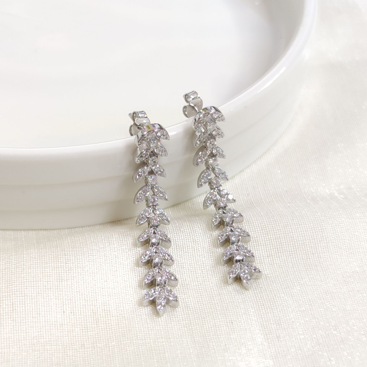 İTHAL 4 CM SALLANTILI YAPRAK GÜMÜŞ ÇİVİ KÜPE