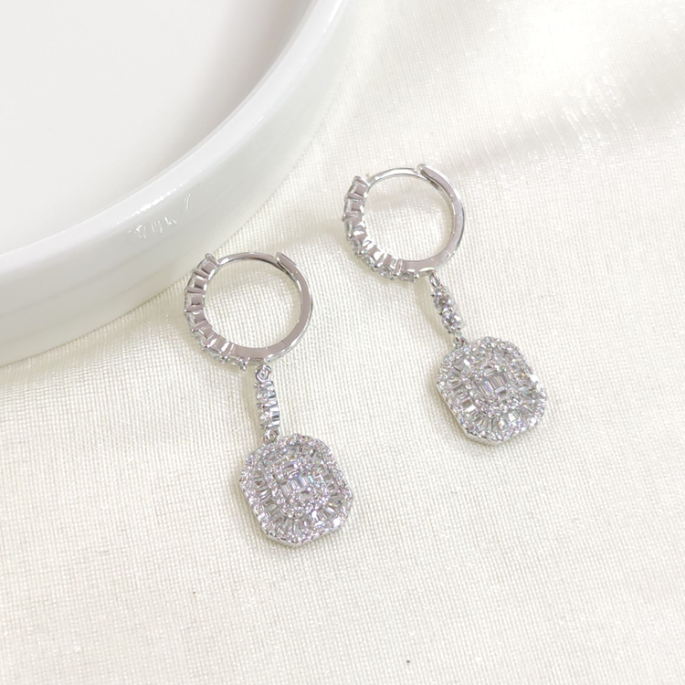 İTHAL SALLANTILI BAGET GÜMÜŞ 10 MM HALKA KÜPE