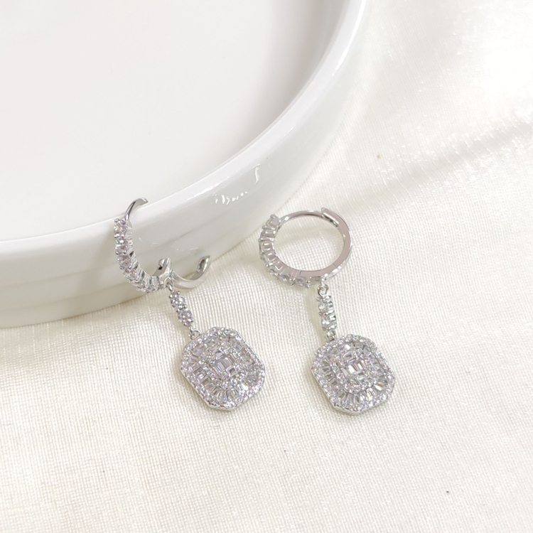 İTHAL SALLANTILI BAGET GÜMÜŞ 10 MM HALKA KÜPE