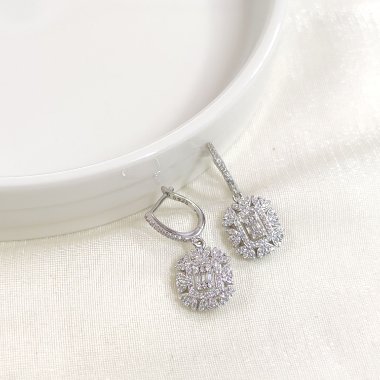 İTHAL ÇİÇEK BAGET GÜMÜŞ 10 MM HALKA KÜPE