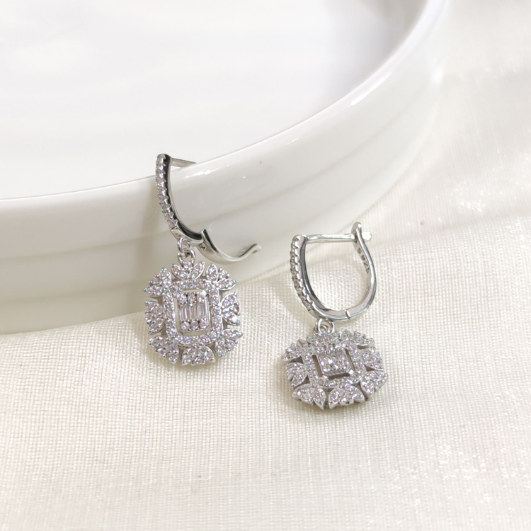 İTHAL ÇİÇEK BAGET GÜMÜŞ 10 MM HALKA KÜPE