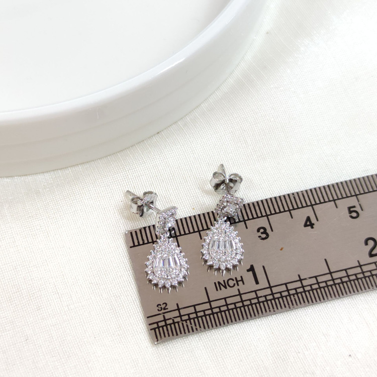 İTHAL DAMLA BAGET GÜMÜŞ ÇİVİ KÜPE