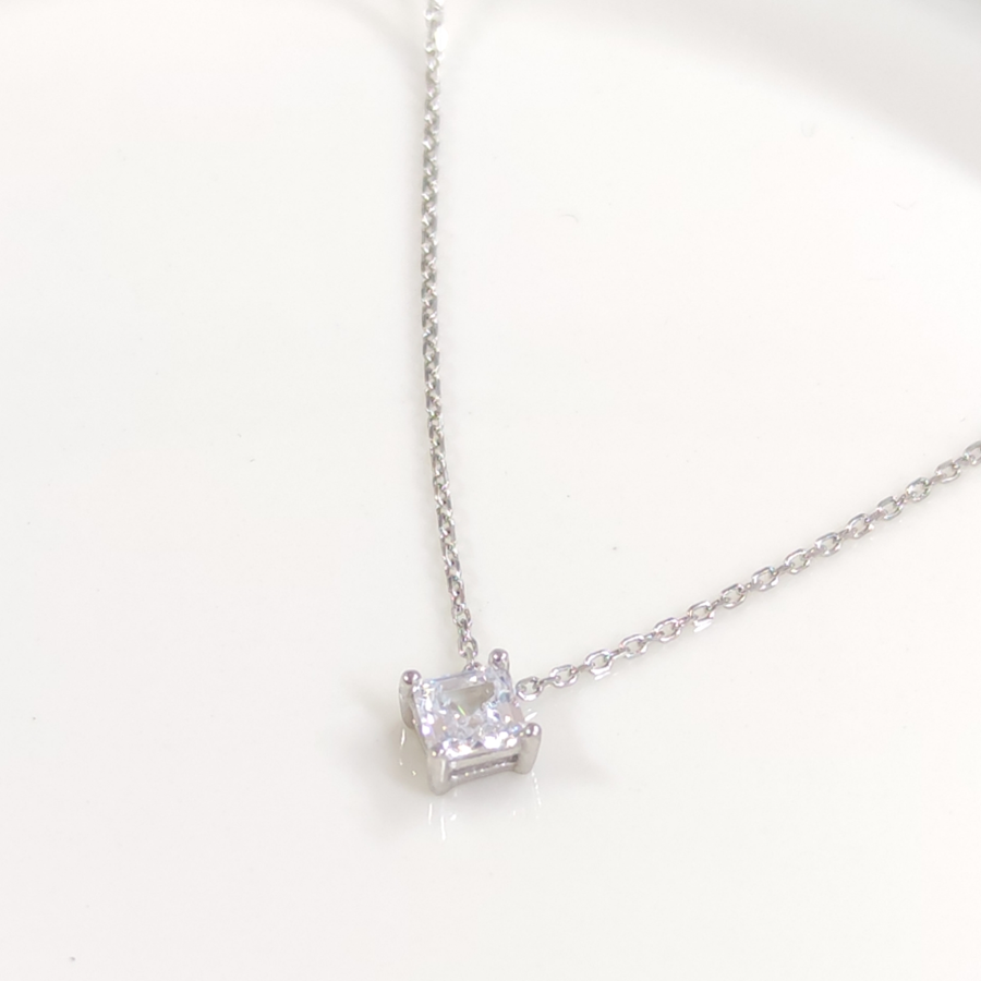 6 MM KARE TEK TAŞ GÜMÜŞ KOLYE