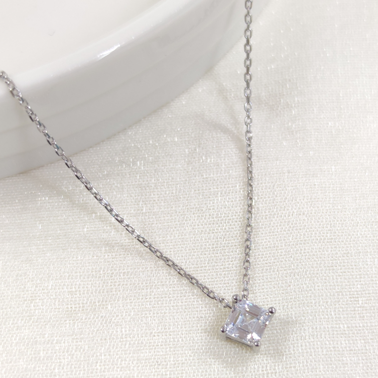 6 MM KARE TEK TAŞ GÜMÜŞ KOLYE