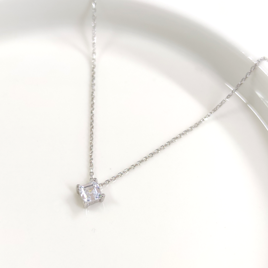 6 MM KARE TEK TAŞ GÜMÜŞ KOLYE