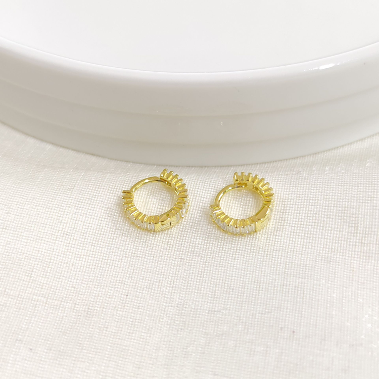 İTHAL 8 MM BAGET TAŞLI GÜMÜŞ HALKA KÜPE