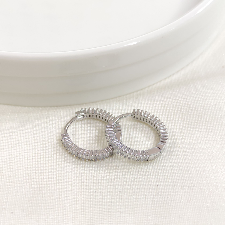 İTHAL 13 MM BAGET TAŞLI GÜMÜŞ HALKA KÜPE