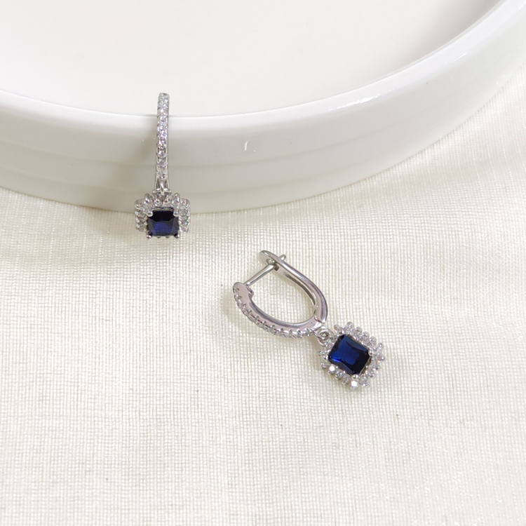 İTHAL SAFİR ZİRKON TAŞLI BAGET GÜMÜŞ HALKA KÜPE