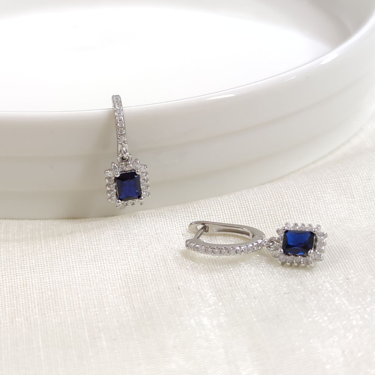 İTHAL SAFİR ZİRKON TAŞLI BAGET GÜMÜŞ HALKA KÜPE