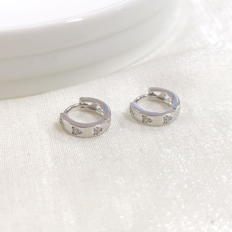 İTHAL 9 MM KALP DETAYLI GÜMÜŞ HALKA KÜPE