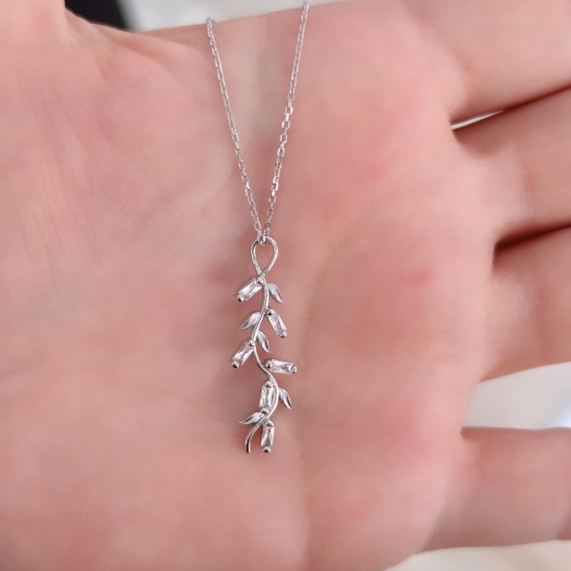 BAGET TAŞLI DEFNE YAPRAĞI GÜMÜŞ KOLYE RODYUM BEYAZ - STD