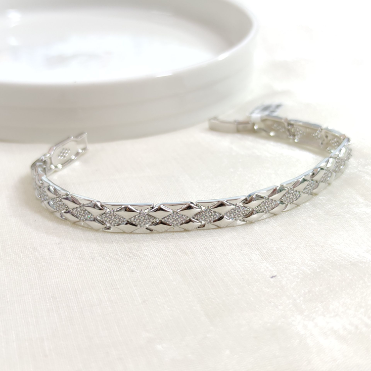 XUPING 8 MM BAKLAVA DESENLİ BİLEKLİK BEYAZ 17+2 CM