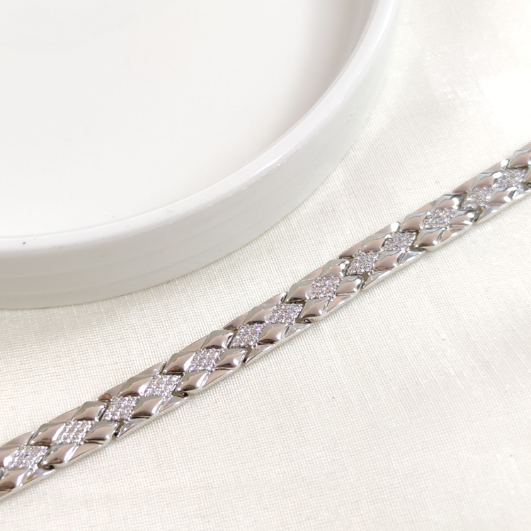 XUPING 8 MM BAKLAVA DESENLİ BİLEKLİK BEYAZ 17+2 CM