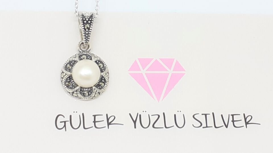 MARKAZİT İNCİLİ GÜMÜŞ KOLYE