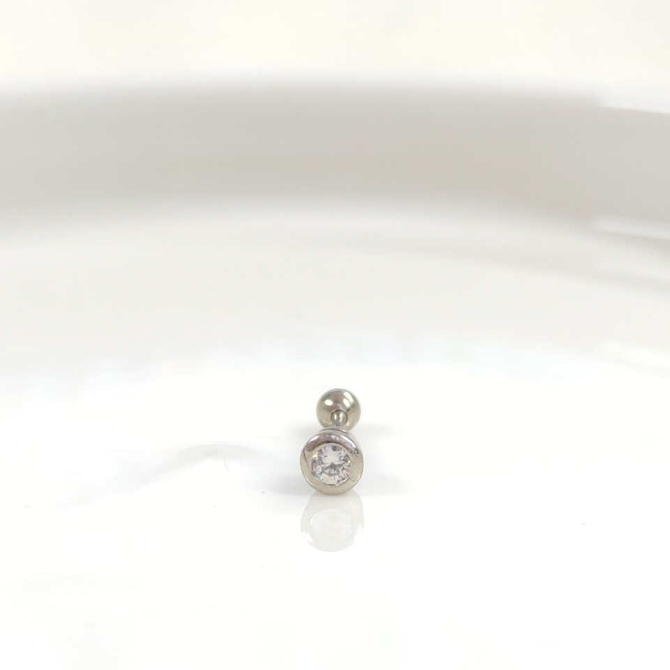 4 MM TEK TAŞ GÜMÜŞ TRAGUS PIERCING